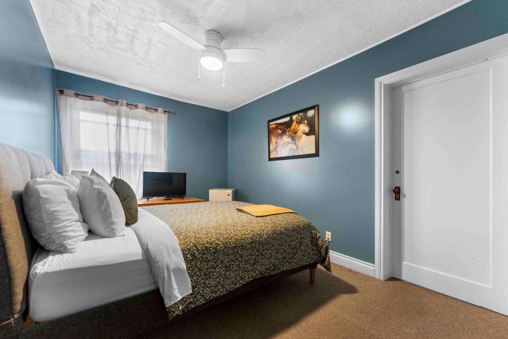 Balmoral Hotel Barrys Bay Bagian luar foto